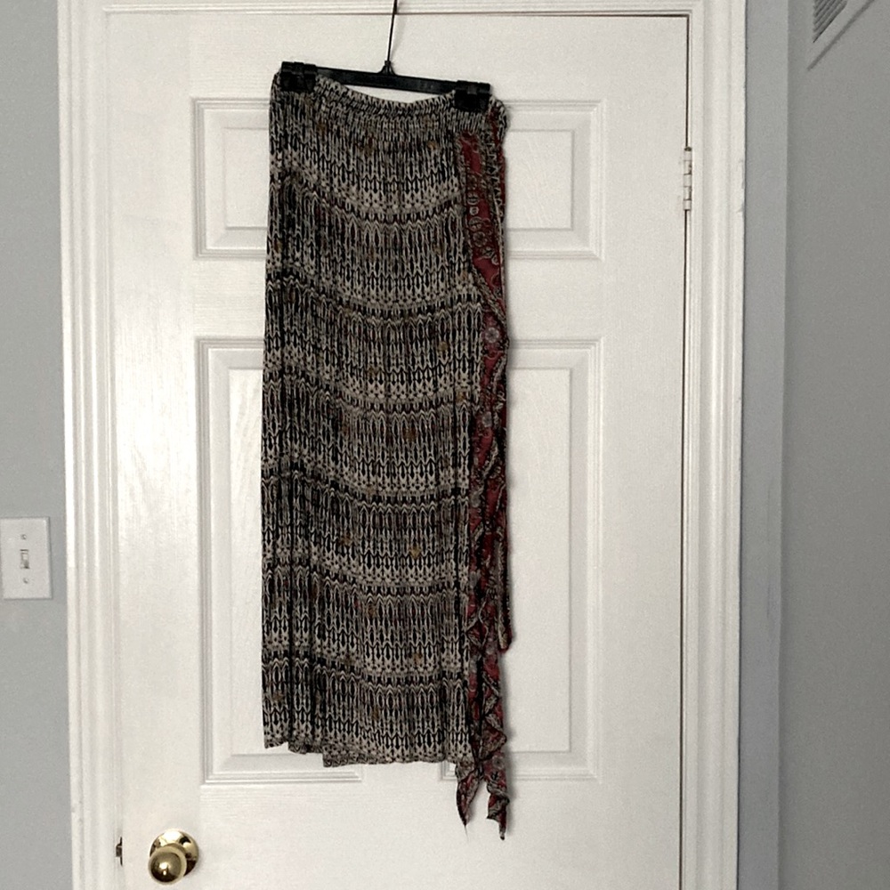 Bohemian skirt with a slit & tie.